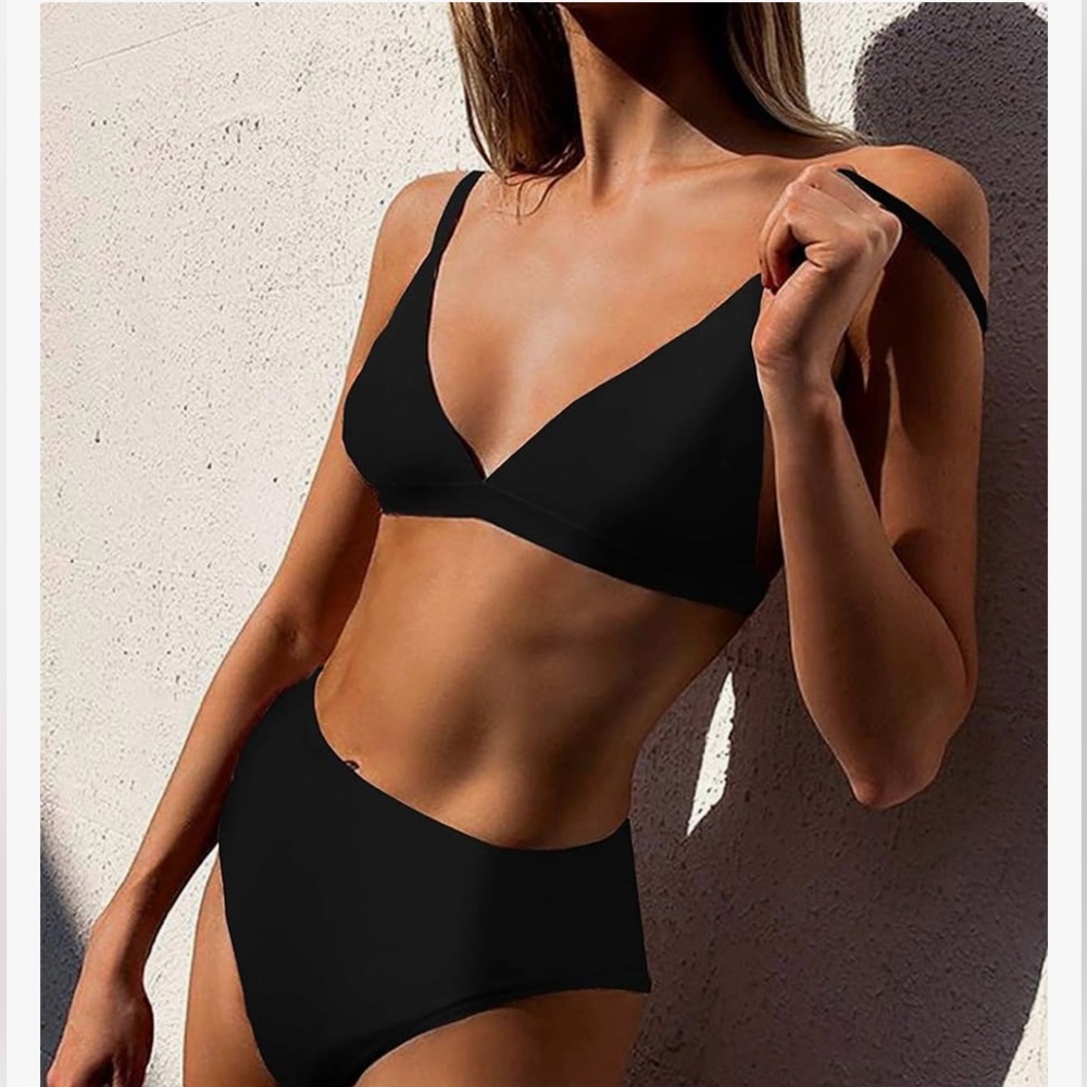 Bikini - Picture 3 of 6